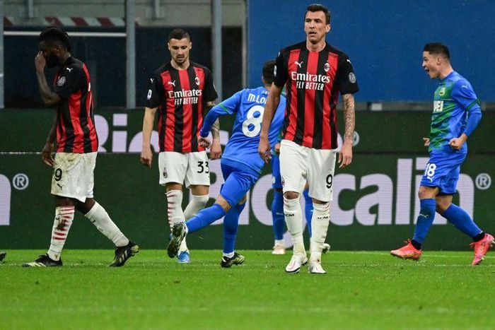 Raspadori (R) struck twice to lift Sassuolo past AC Milan