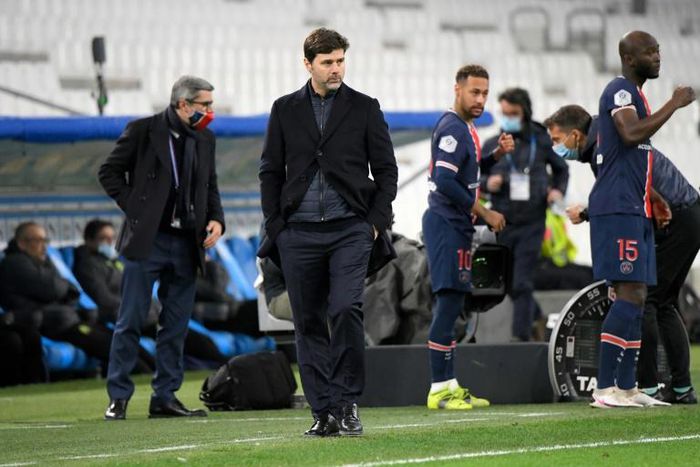 Pochettino (C) can't afford to take his eye off the ball in Ligue 1