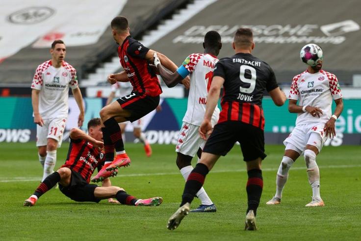 Ajdin Hrustic scored a late equaliser for Eintracht Frankfurt against Mainz on Sunday