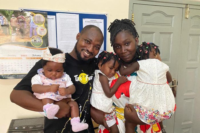Funny Face's baby mama with his children pay him surprise visit