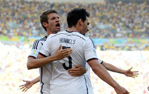 Mats Hummels (R) and Thomas Mueller (L) were on Wednesday both recalled to the Germany squad for the Euro 2020 finals
