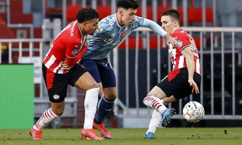 Ajax stayed in control of the Dutch title race with a draw at PSV