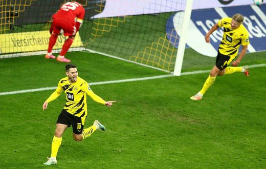 Raphael Guerreiro (L) celebrates scoring the winning goal for Dortmund in Wednesday's 2-0 home win over Union Berlin