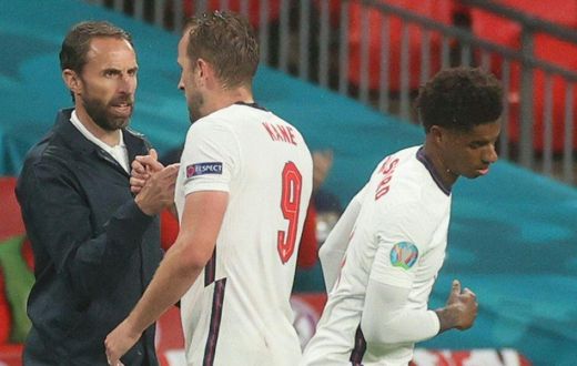 England manager Gareth Southgate (left) replaced Harry Kane (centre) in a disappointing 0-0 draw against Scotland