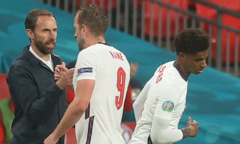 England manager Gareth Southgate (left) replaced Harry Kane (centre) in a disappointing 0-0 draw against Scotland