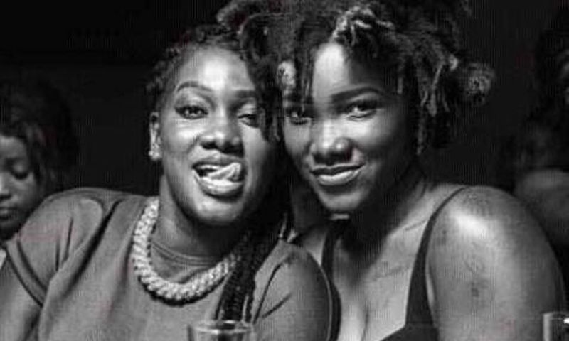 Late Ebony Reigns and Sister