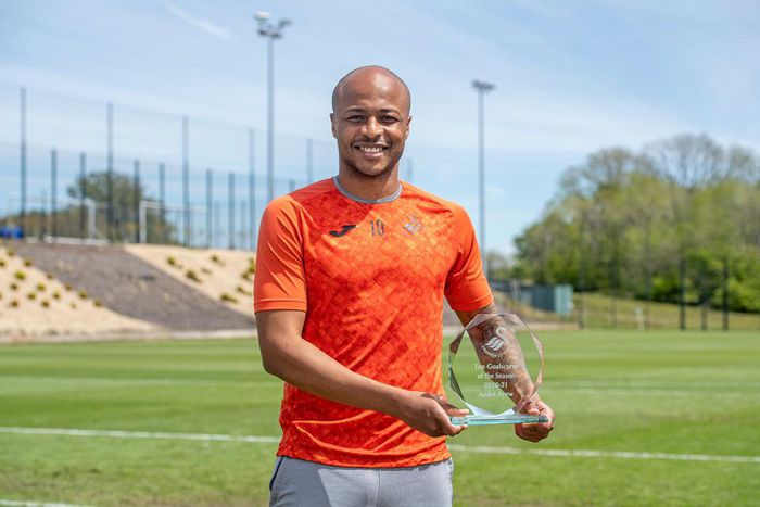 Andre Ayew receives award for finishing season as Swansea’s top scorer