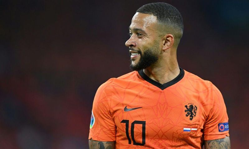 Memphis Depay's penalty set the Netherlands on the way to their 2-0 win over Austria