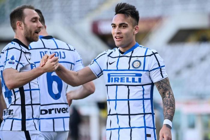 Lautaro Martinez (R) scored the winner for Serie A leaders Inter Milan at Torino.