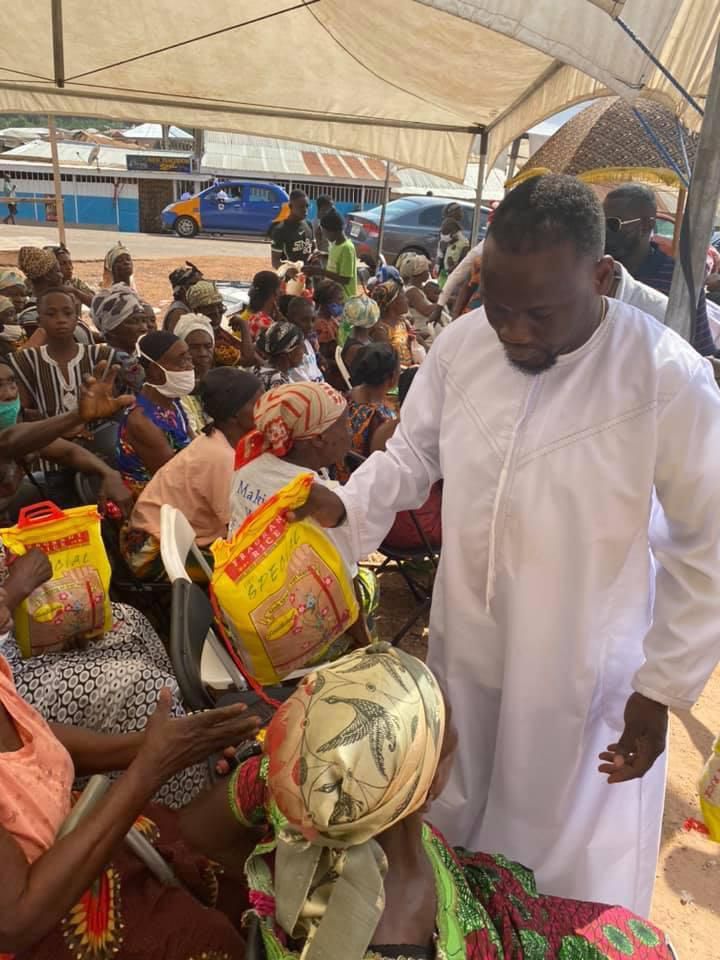 Salt FM boss donates food items to widows at Kumawu and Mampong on Boxing Day