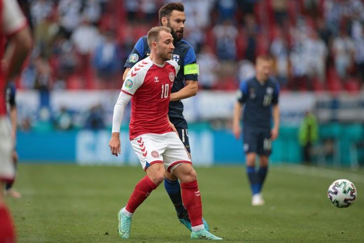 Denmark's Christian Eriksen (L) collapsed in a Euro 2020 match in Copenhagen