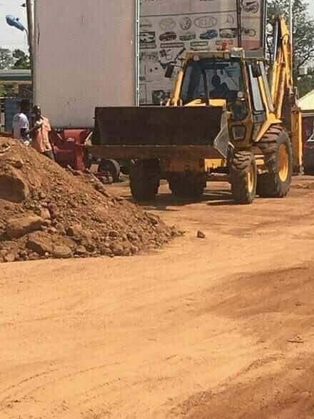 Majeed Waris pays contractors to grade Lamashegu road