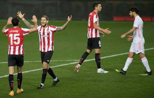 Athletic Bilbao players celebrate
