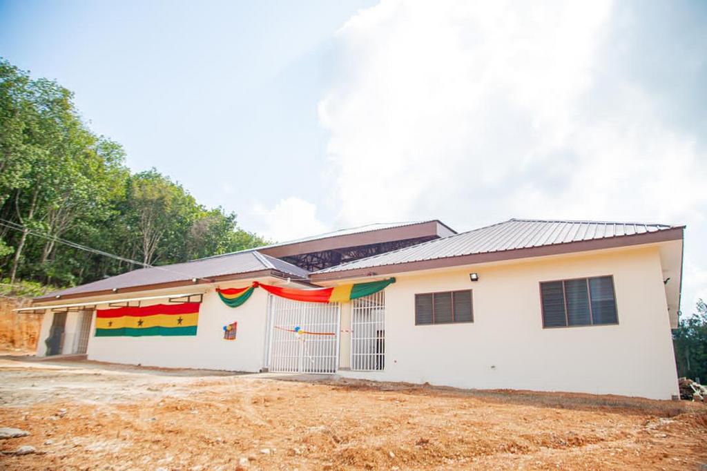 Kasapreko CEO donates ultra-modern polyclinic, Nissan Frontier to Wassa Amenfi Central