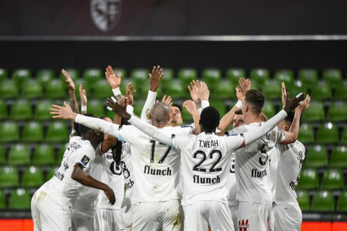 Lille players celebrate after climbing sx points clear in Ligue 1