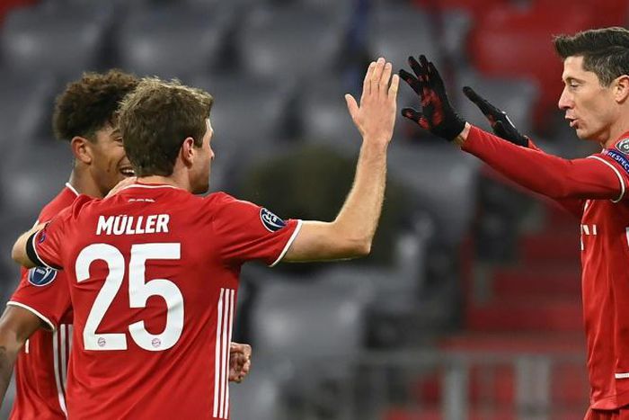Lewandowski (R) celebrates scoring his 71st Champions League goal in Bayern Munich's win over Salzburg