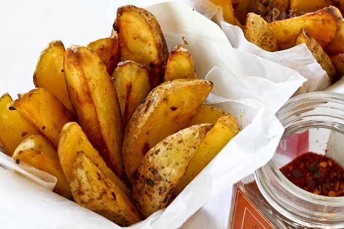 Turmeric baked potato wedges