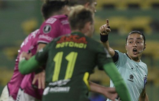 Edina Alves is the first woman to referee a Copa Libertadores match