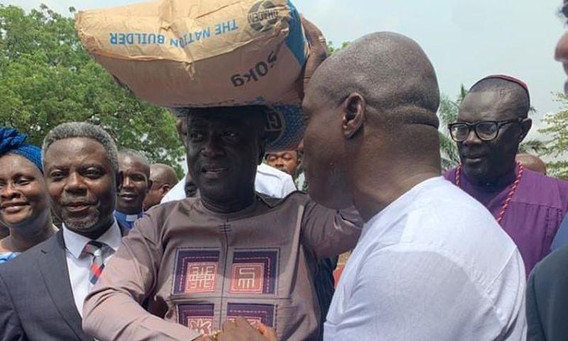 Captain Smart carrying cement bag2