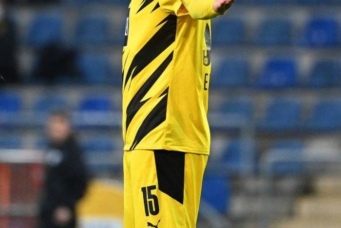 Mats Hummels celebrates his two goals against Arminia Bielefeld last October