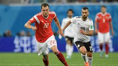 Abdallah el Said (R) scored the goal that secured Egyptian club Pyramids a CAF Confederation Cup quarter-finals place.