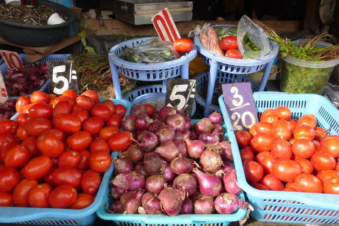 Prices of basic commodities such as Tomatoes and onions are set to rise. (Fiveprime)