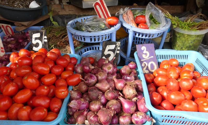 Prices of basic commodities such as Tomatoes and onions are set to rise. (Fiveprime)