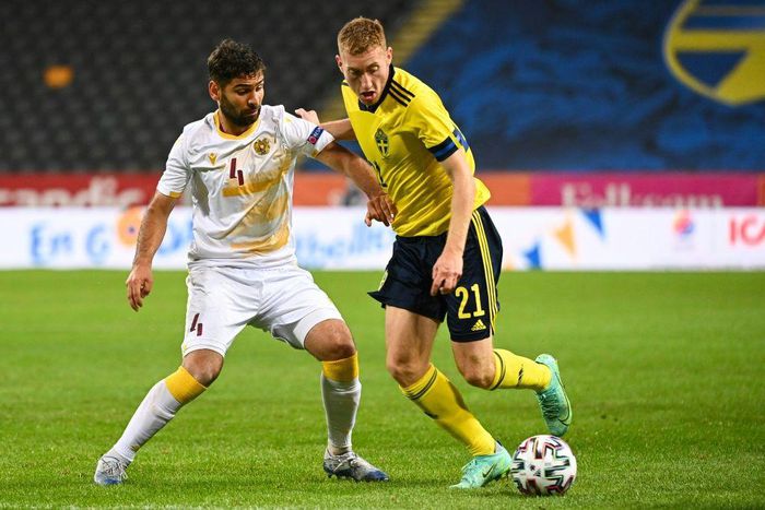 Dejan Kulusevski (R) is one of Sweden's rising stars