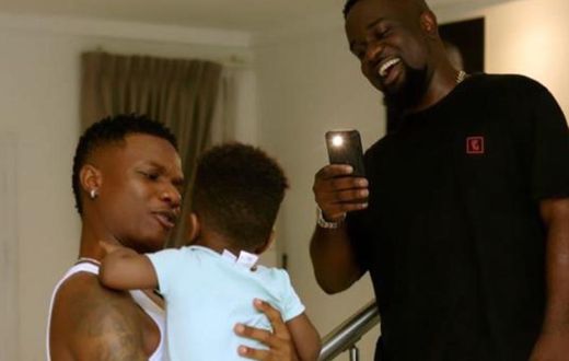 Wizkid with Sarkodie and his son