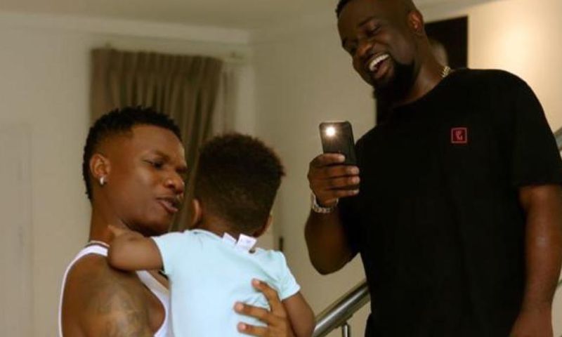 Wizkid with Sarkodie and his son