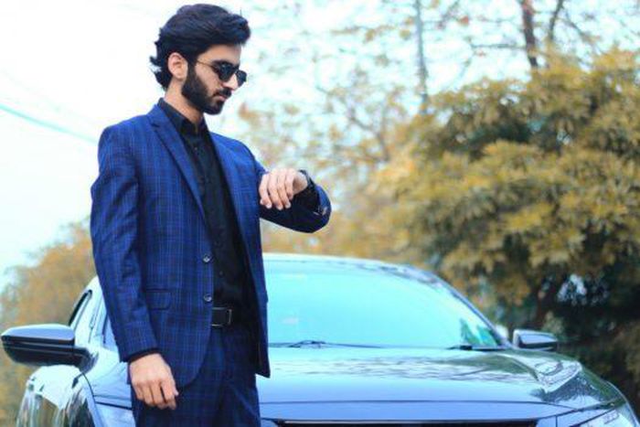 bdullah Mehmood mesmerizes fans with his voice & performance