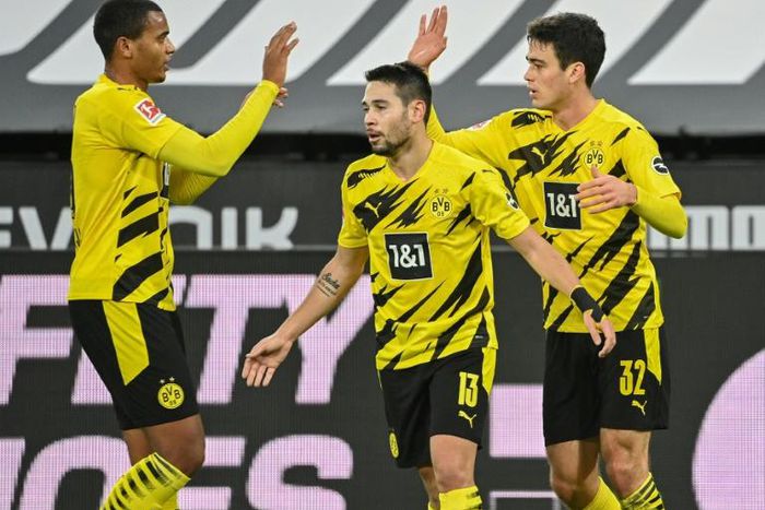 Dortmund's US midfielder Giovanni Reyna (R) celebrates scoring the-equaliser at Frankfurt in mid December