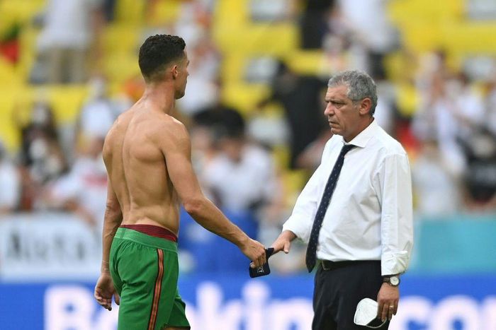 Portugal coach Fernando Santos consoles Cristiano Ronaldo after the defeat in Munich