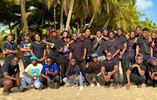 Kwesi Arthur, Kelvyn Boy joins Quamina MP to mourn dad