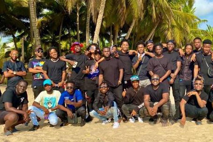 Kwesi Arthur, Kelvyn Boy joins Quamina MP to mourn dad