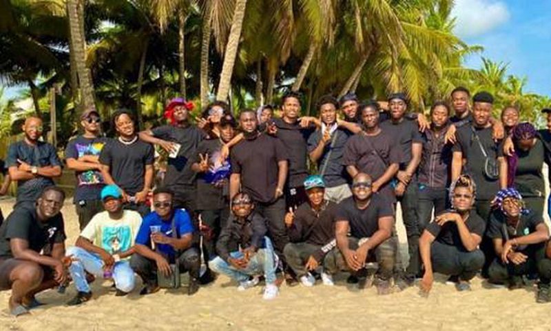 Kwesi Arthur, Kelvyn Boy joins Quamina MP to mourn dad