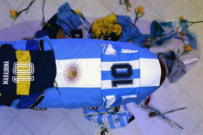 Funeral worker who took selfies with Maradona’s body reports himself to Police
