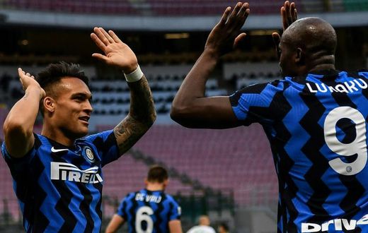 Romelu Lukaku (R) and Lautaro Martinez (L) both scored for Inter Milan.