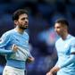 Manchester City midfielder Bernardo Silva (C)