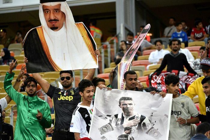 Fans showed their support for Cristiano Ronaldo and King Salman of Saudi Arabia as Juventus beat AC Milan at the Italian Super Cup final in Jeddah