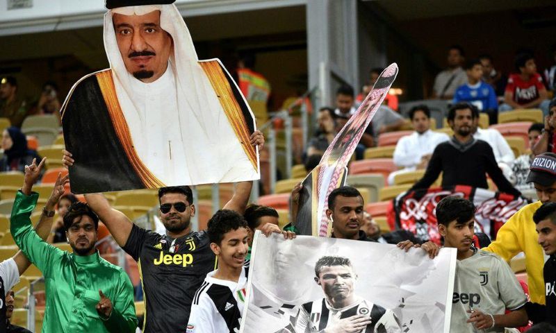 Fans showed their support for Cristiano Ronaldo and King Salman of Saudi Arabia as Juventus beat AC Milan at the Italian Super Cup final in Jeddah