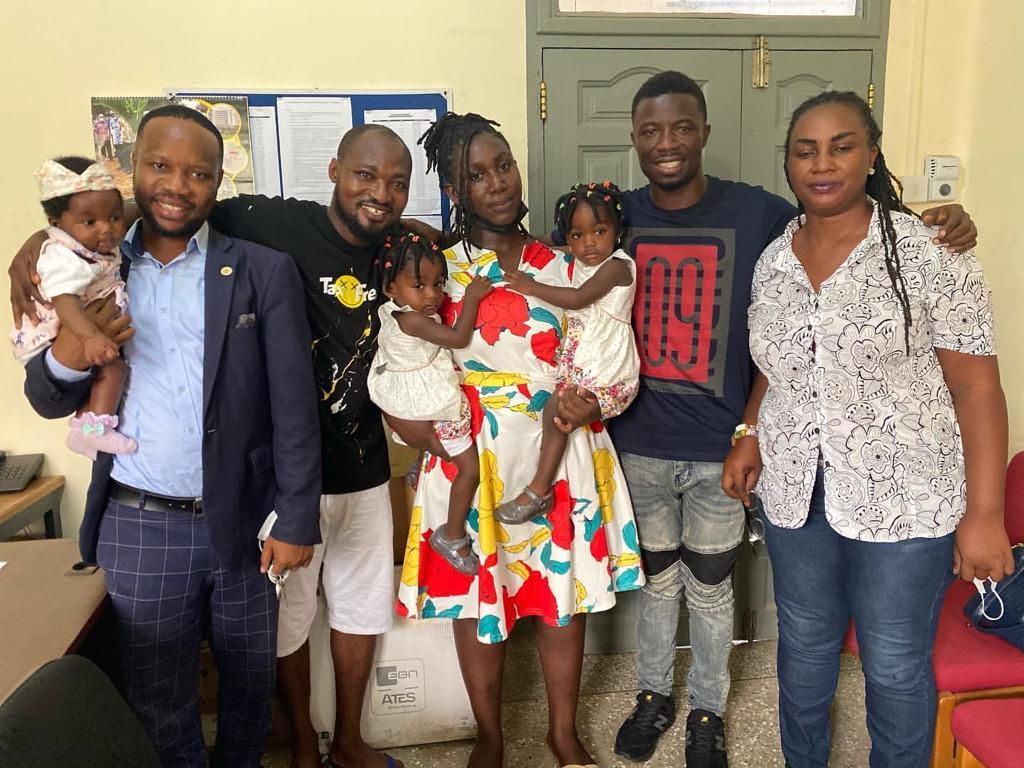 Funny Face's baby mama with his children pay him surprise visit