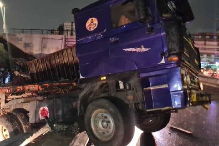 Fully loaded cargo truck skids off  Kwame Nkrumah Interchange flyover