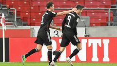 Bayern Munich striker Robert Lewandowski (R) celebrates scoring his 15th goal this season in all competitions