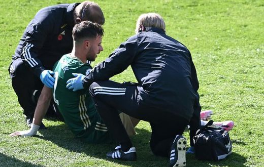 Sheffield United's George Baldock underwent an assessment for concussion during a recent game against Leeds United but was initially allowed to carry on playing