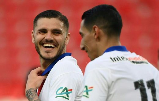 Icardi (L) netted a hat-trick as PSG cruised into the last four