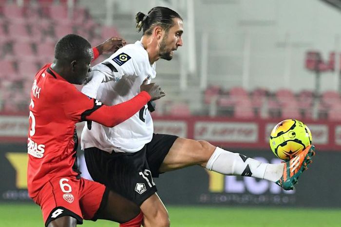 Yusuf Yazici (C) helped keep Lille top of Ligue 1 midweek