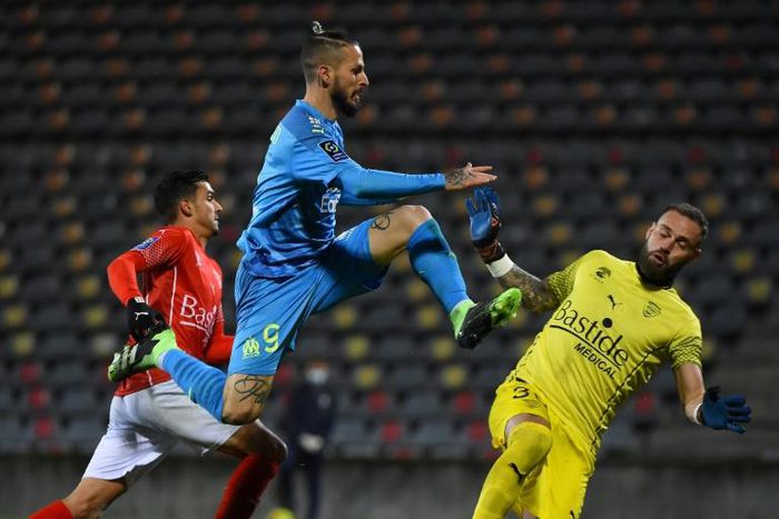 Marseille's Dario Benedetto scoring the opener of their fifth straight league win