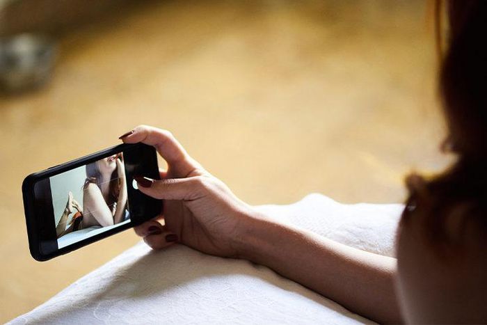 More than 10 boys ask for nude photos from girls every night, new study finds