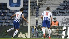 Mehdi Taremi (L) scored two of the five Porto shot past Farense on Monday
